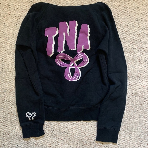 Aritzia TNA Black Hoodie - Picture 2 of 6